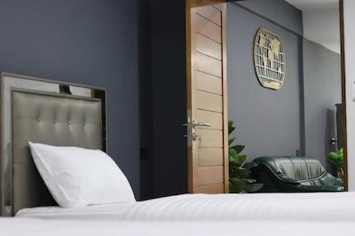 د سیلور استاگ 5 مینز بی تی اس 9 مینز جی مارکت