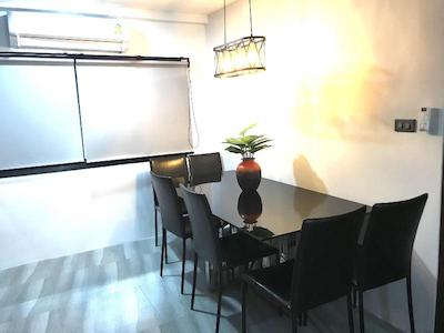 د سیلور استاگ 5 مینز بی تی اس 9 مینز جی مارکت