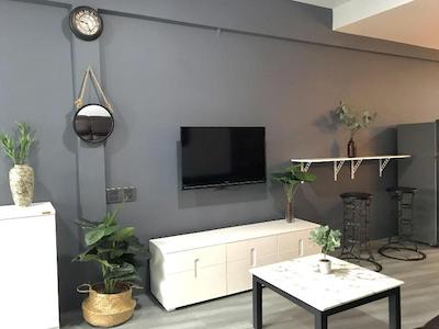 د سیلور استاگ 5 مینز بی تی اس 9 مینز جی مارکت