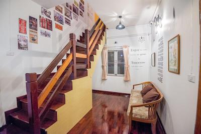 تی سمی هاوس هاستل