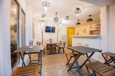 تی سمی هاوس هاستل