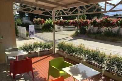 د گاردن لیوینگ