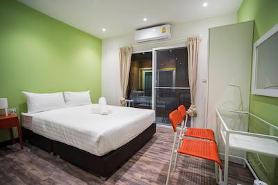 د ام پول ویلاز بانکوک بی تی اس اکامای