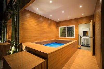 د ام پول ویلاز بانکوک بی تی اس اکامای