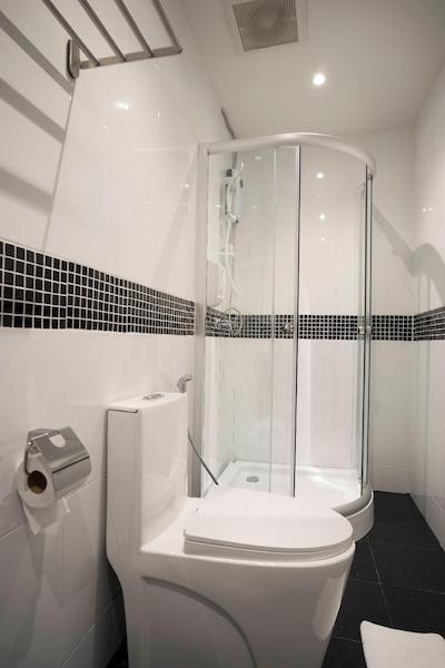 د ام پول ویلاز بانکوک بی تی اس اکامای