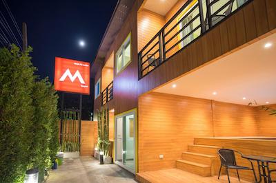 د ام پول ویلاز بانکوک بی تی اس اکامای