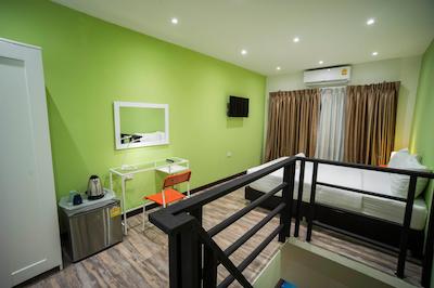 د ام پول ویلاز بانکوک بی تی اس اکامای