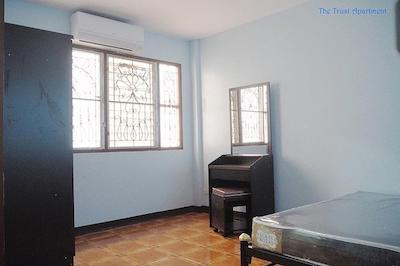 د تراست گست هاوس