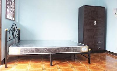 د تراست گست هاوس