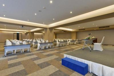 تینیدی هتل بانکوک گلف کلاب