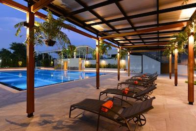 تینیدی هتل بانکوک گلف کلاب