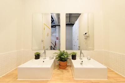 وارم وایت هاستل