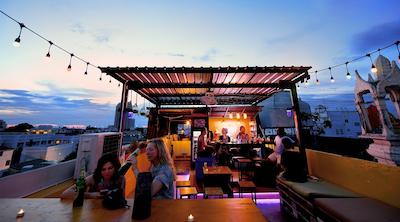 وارم وایت هاستل