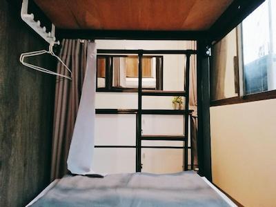 وایت هاوس هاستل