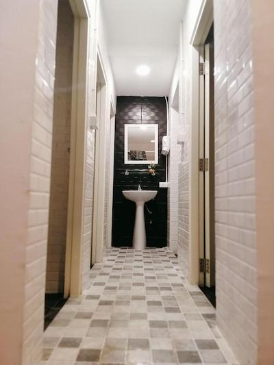 وایت هاوس هاستل