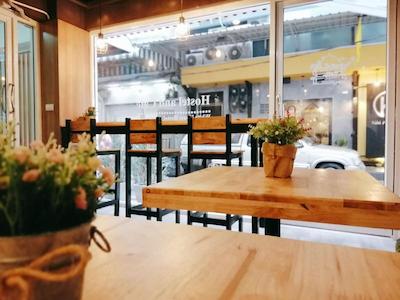 وایت هاوس هاستل