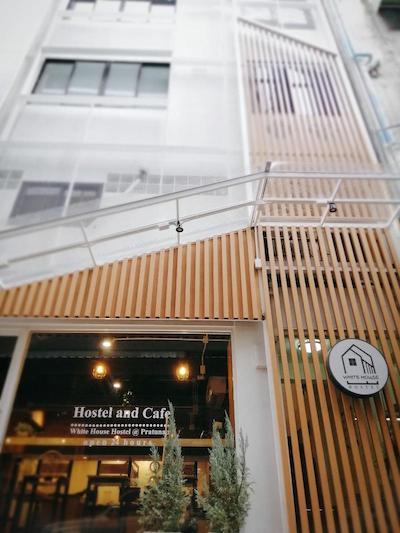 وایت هاوس هاستل