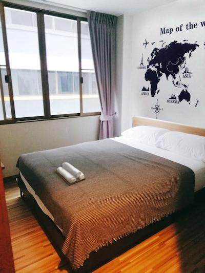 وایت هاوس هاستل