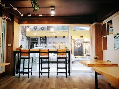 وایت هاوس هاستل