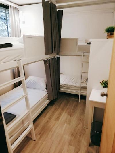 وایت هاوس هاستل