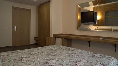 دیونیسوز هتل