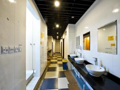 شانگهای بلو ماونتین باند یات هاستل