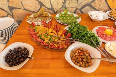 لیکیا یانارتاس بانگالوز