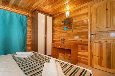 لیکیا یانارتاس بانگالوز