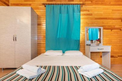 لیکیا یانارتاس بانگالوز