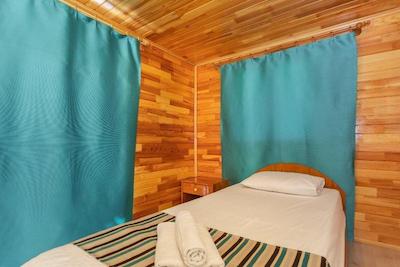 لیکیا یانارتاس بانگالوز