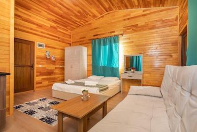 لیکیا یانارتاس بانگالوز