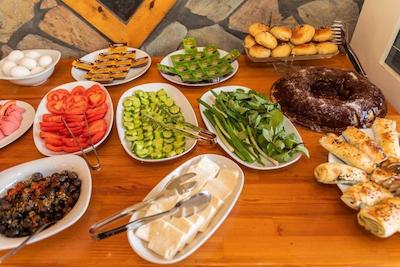 لیکیا یانارتاس بانگالوز