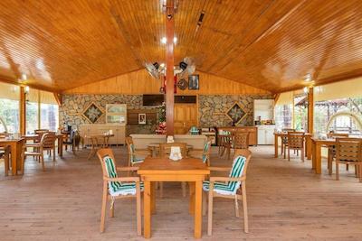 لیکیا یانارتاس بانگالوز