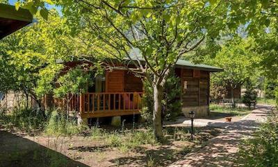 لیکیا یانارتاس بانگالوز