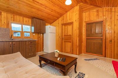 لیکیا یانارتاس بانگالوز