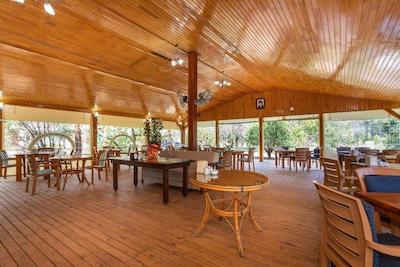 لیکیا یانارتاس بانگالوز