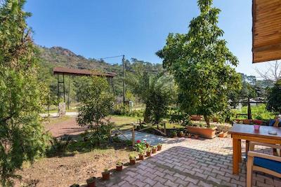 لیکیا یانارتاس بانگالوز