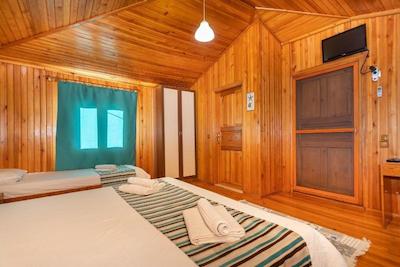 لیکیا یانارتاس بانگالوز