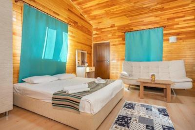 لیکیا یانارتاس بانگالوز