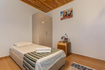 لیکیا یانارتاس بانگالوز