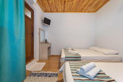 لیکیا یانارتاس بانگالوز