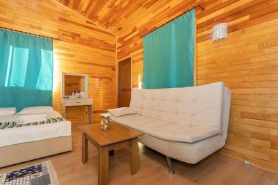 لیکیا یانارتاس بانگالوز