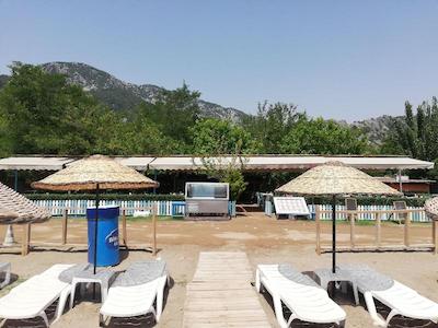 لیکیا یانارتاس بانگالوز