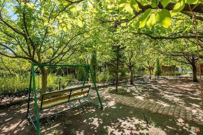 لیکیا یانارتاس بانگالوز