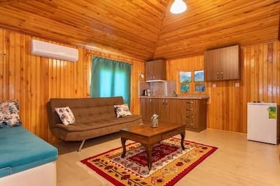 لیکیا یانارتاس بانگالوز