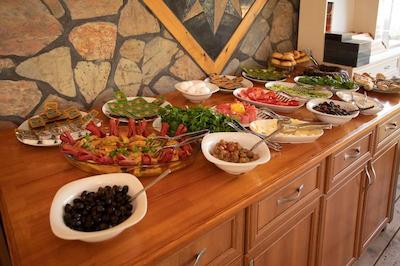 لیکیا یانارتاس بانگالوز