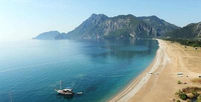 لیکیا یانارتاس بانگالوز