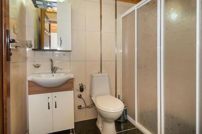 لیکیا یانارتاس بانگالوز