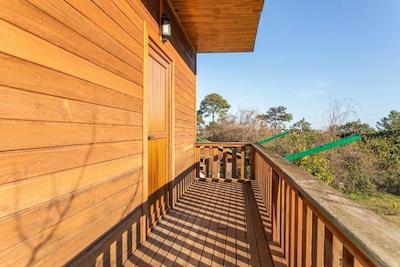 لیکیا یانارتاس بانگالوز