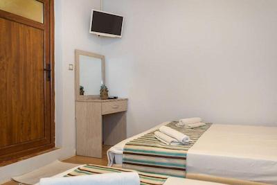 لیکیا یانارتاس بانگالوز